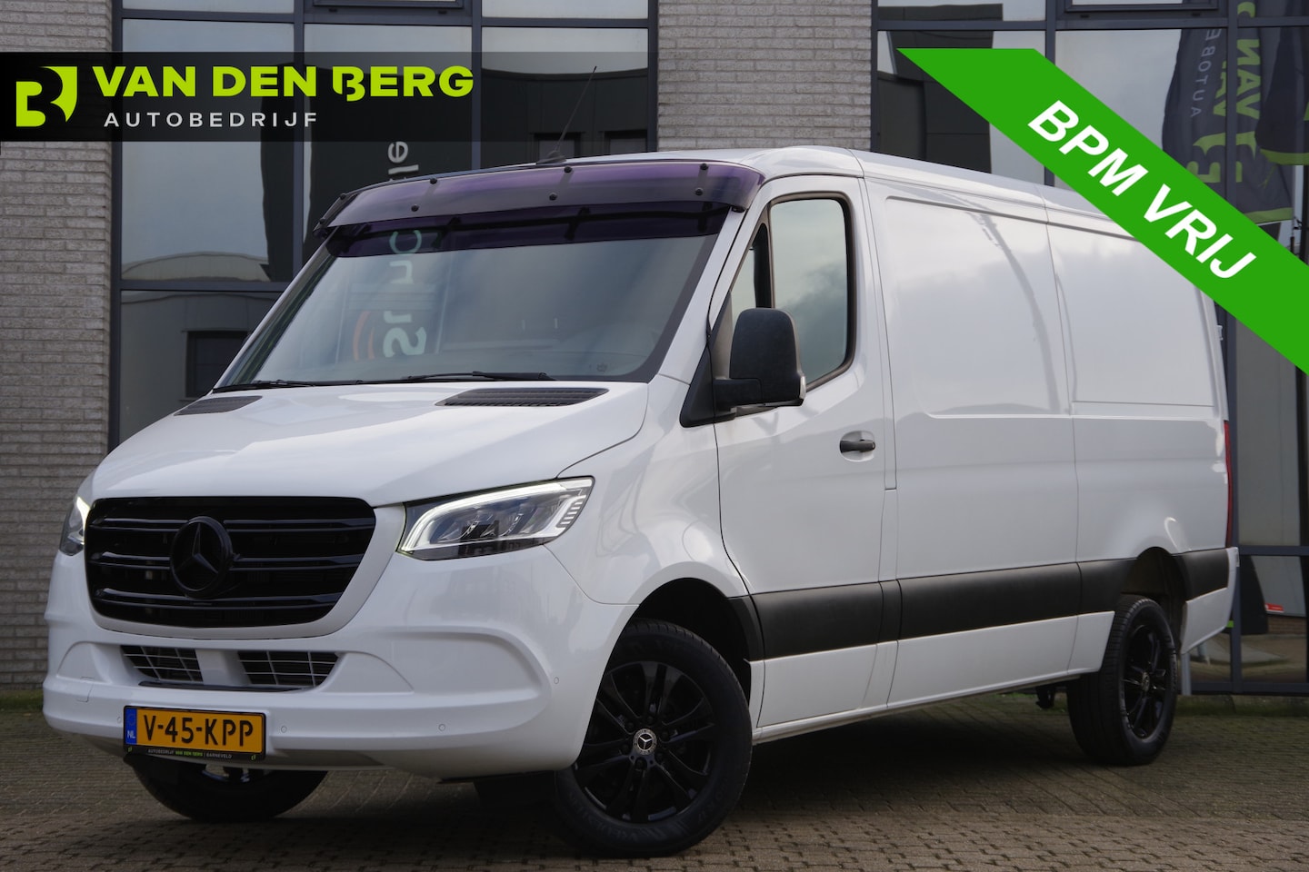 Mercedes-Benz Sprinter - 319 3.0 CDI V6 L2H1 AUT. LED, 3.5T TREKHAAK, CAMERA, NAVI, APPLE CARPLAY, ZONNEKLEP, GEVEE - AutoWereld.nl