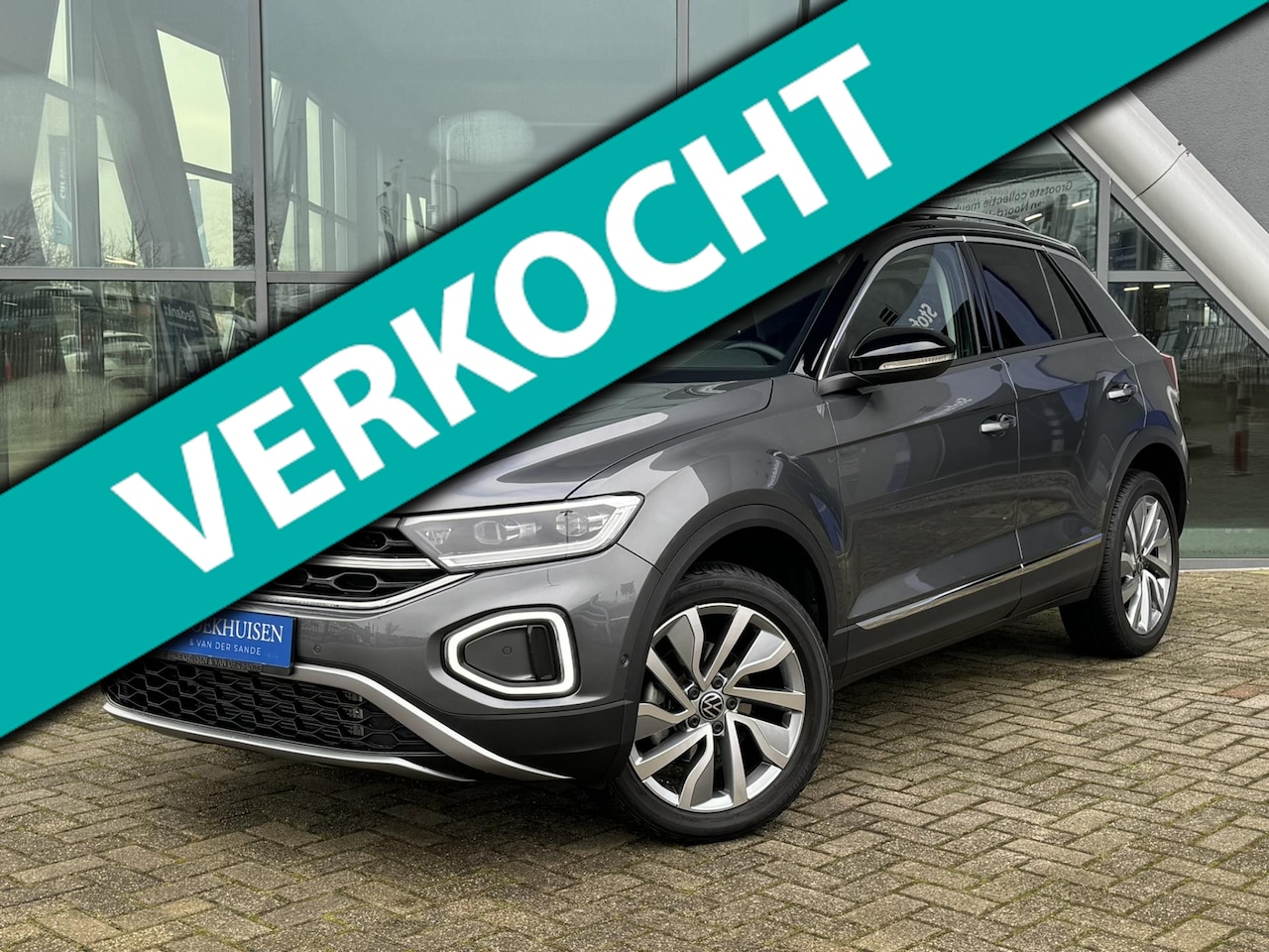 Volkswagen T-Roc - 1.5 TSI 150pk Automaat / Panoramadak / Leder / IQ Light / Camera - AutoWereld.nl