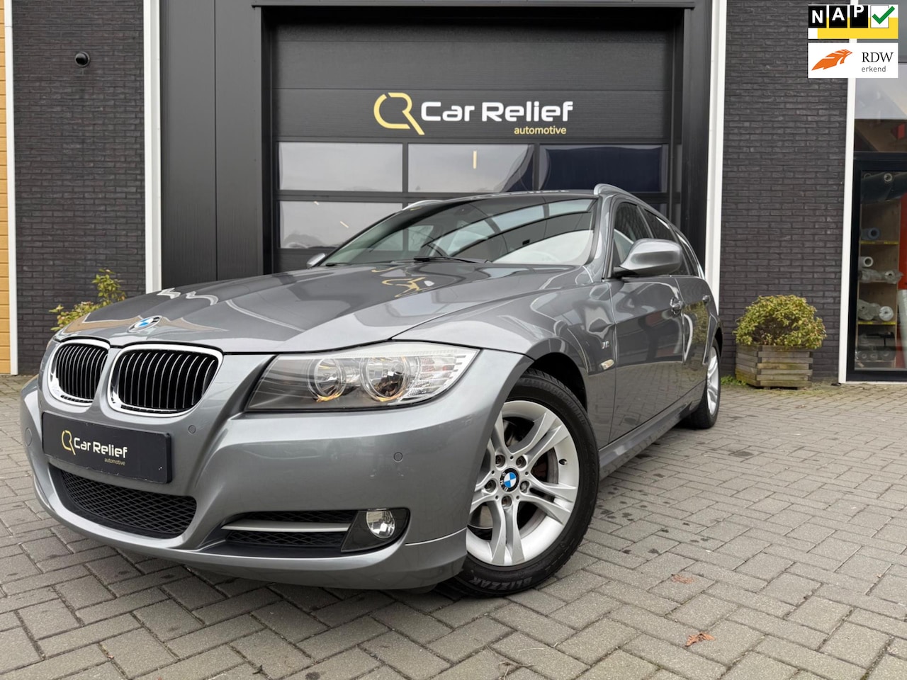 BMW 3-serie Touring - 325i High Executive 325i High Executive, M Sport, Stoelverwarming, Parkeersensoren v/a, Cruise Control, Naviga - AutoWereld.nl