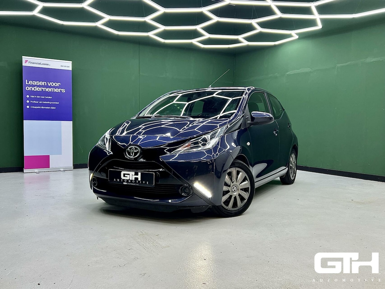 Toyota Aygo - 1.0 VVT-i x-play Camera | Cruise | Navi | NAP - AutoWereld.nl