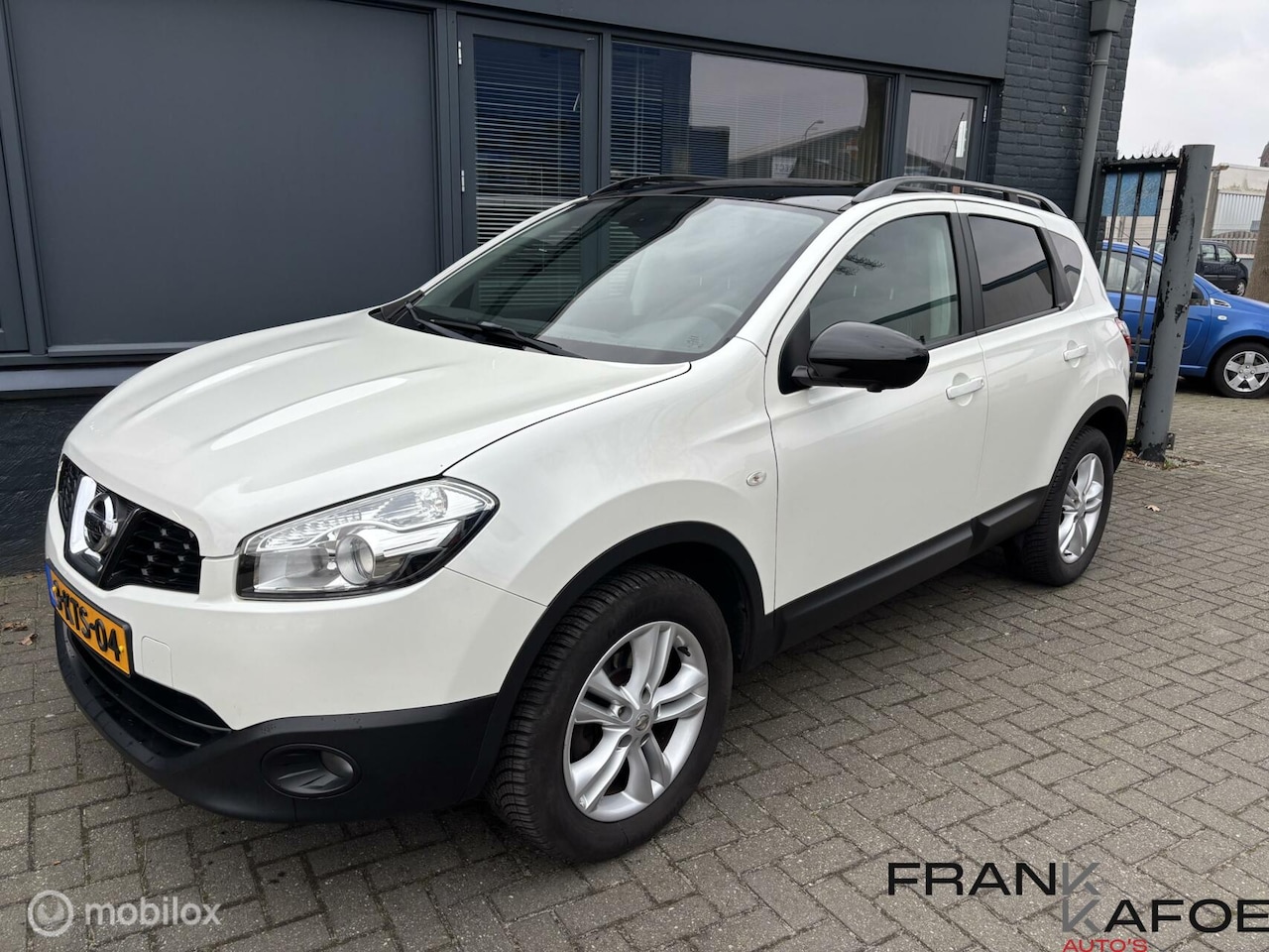 Nissan Qashqai - 1.6i 360 Camera ECC NAVI 17"LM PANO PDC Privacy glas Parelmoer - AutoWereld.nl