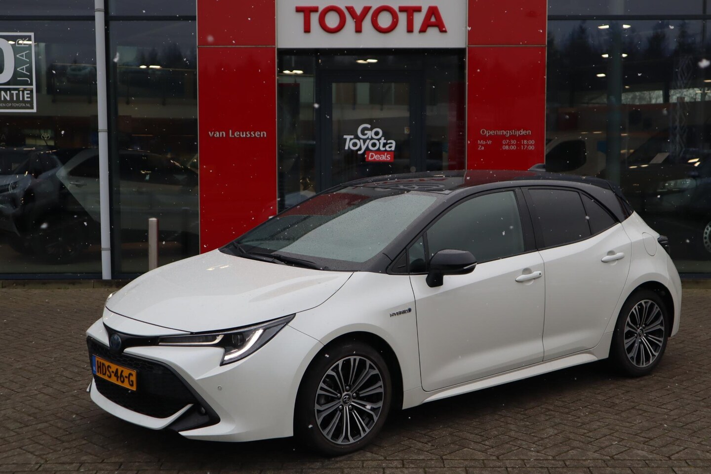 Toyota Corolla - 1.8 HYBRID STYLE APPLE/ANDROID KEYLESS PARK. SENSOR. 17" LM VELGEN LED STOEL/VERWARM. PRIV - AutoWereld.nl