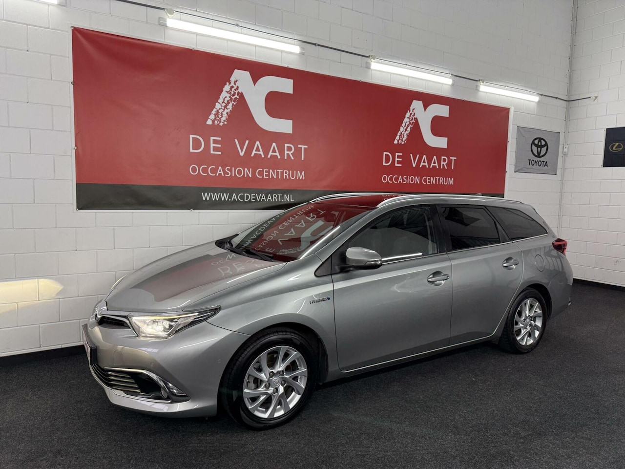 Toyota Auris - 1.8 Hybrid Executive - NAVI/LED/PANODAK/CAM/NAP - AutoWereld.nl