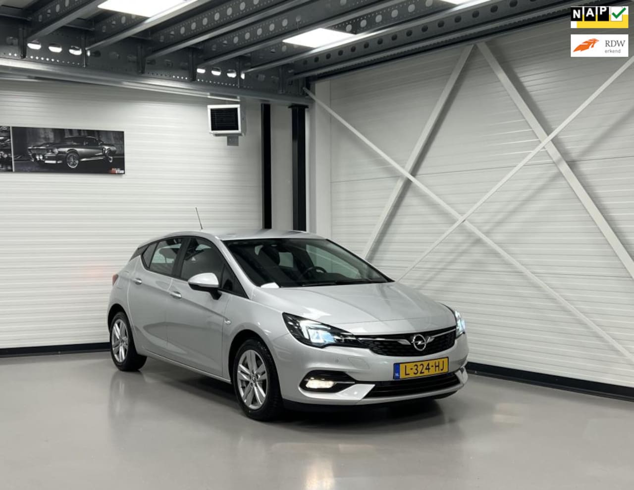 Opel Astra - 1.2 Elegance Edition PDC/Camera/ CarPlay/Android/CruiseC/LED/Nav/DAB+/Armsteun/LM velgen - AutoWereld.nl