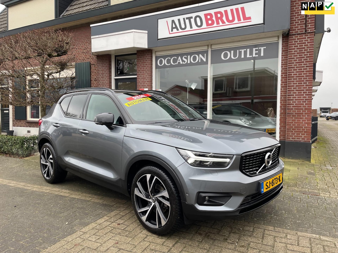 Volvo XC40 - 2.0 D4 AWD R-Design Intro Edition Aut. /Pano/Leder/Camera/Trekh./Ned auto - AutoWereld.nl