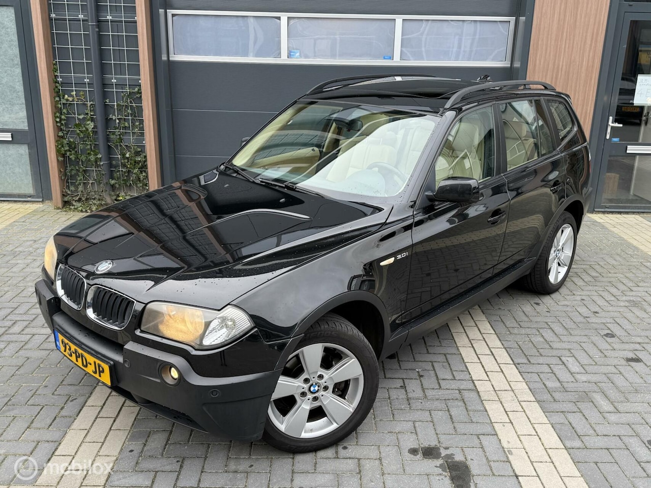 BMW X3 - 3.0i Executive YOUNGTIMER Pano Leer Automaat NAP! - AutoWereld.nl