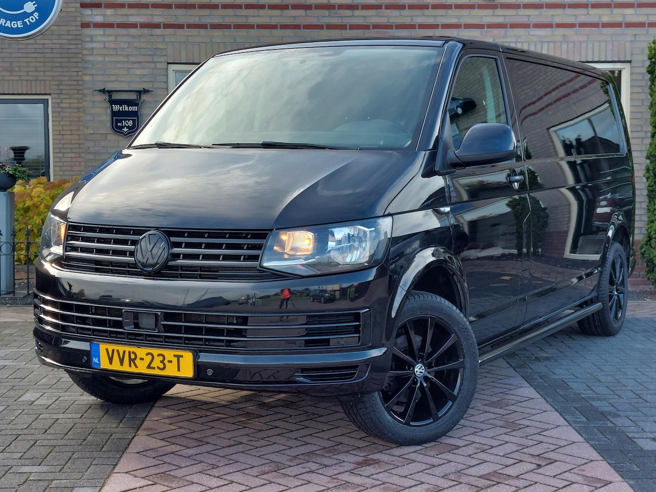 Volkswagen Transporter - 2.0 TDI L2H1 Highline | Black Edition | Leer - AutoWereld.nl