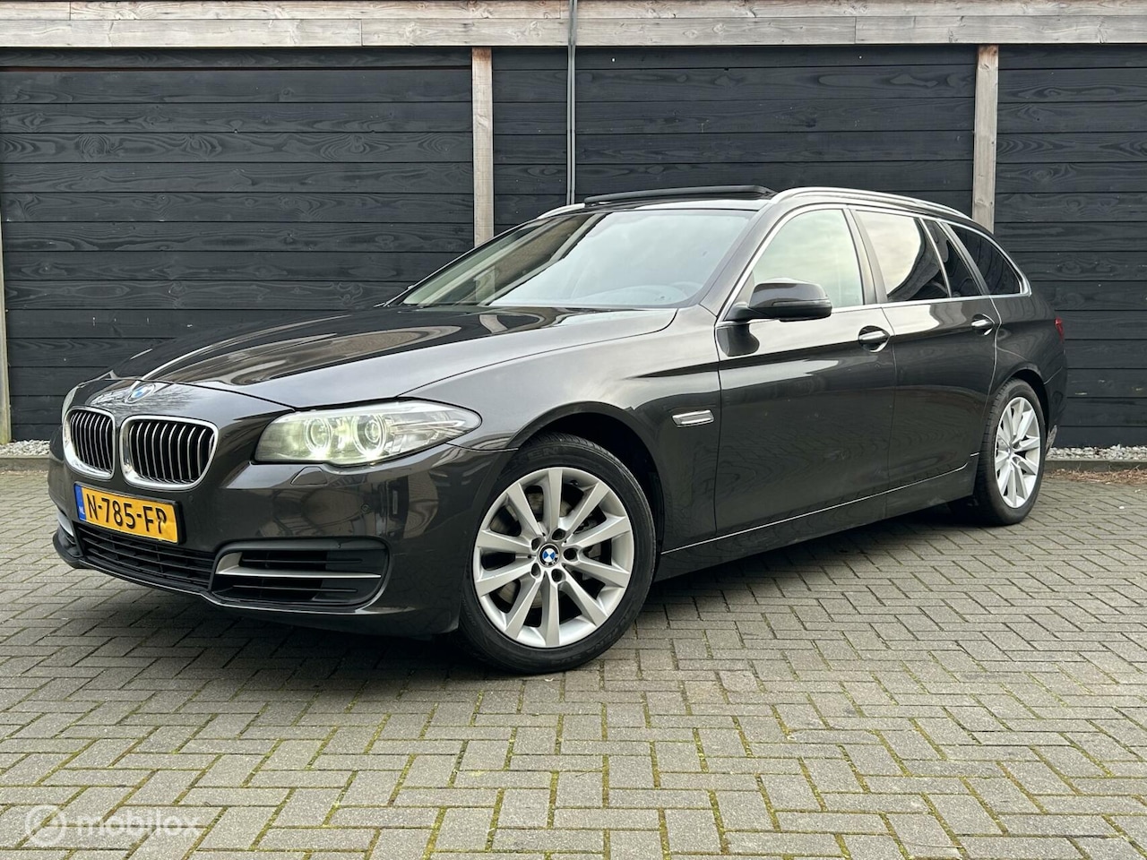 BMW 5-serie Touring - 520xd 184 PK AUT. High Executive 18" / Trekhaak HANDEL EXPORT - AutoWereld.nl