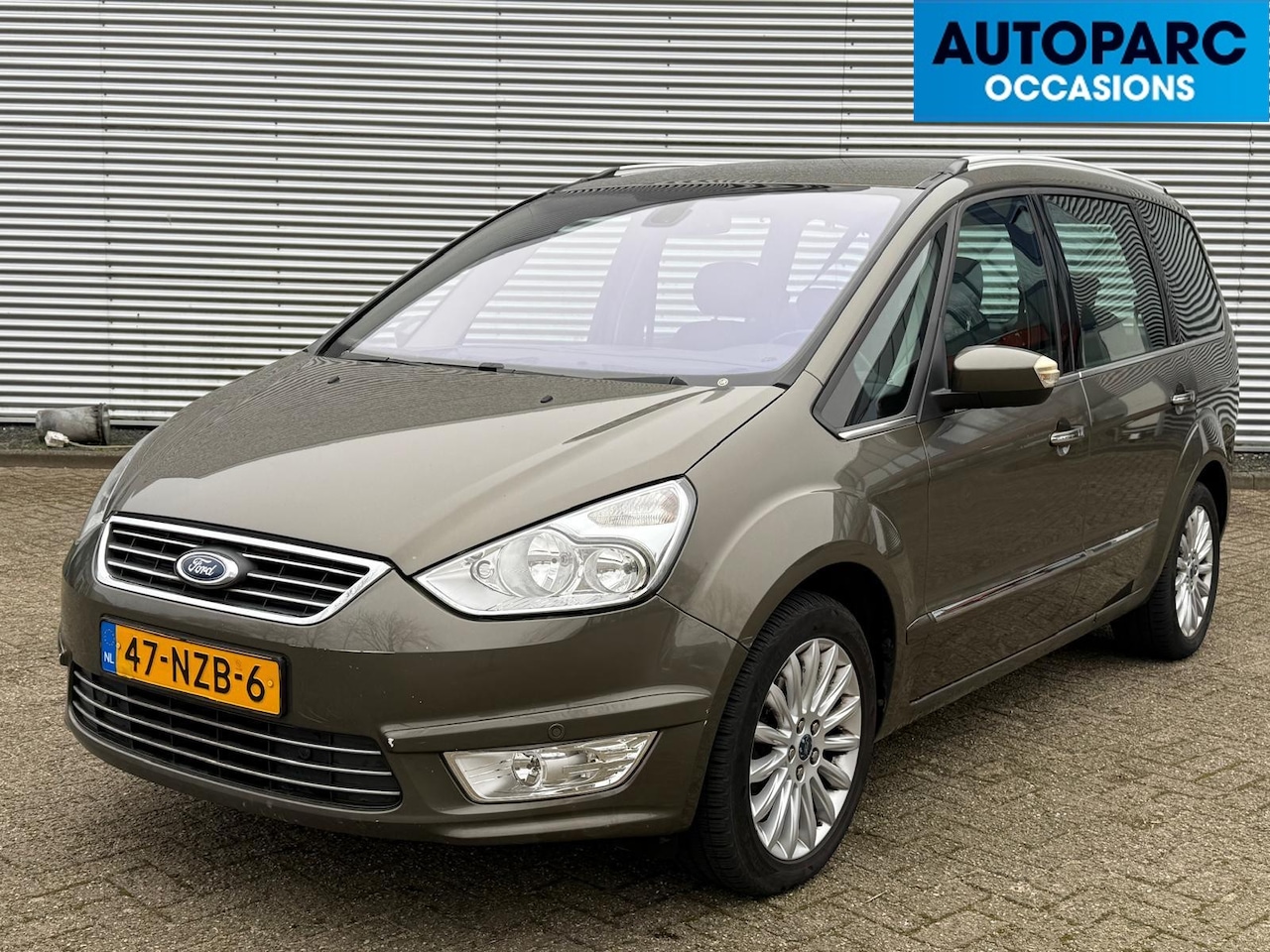 Ford Galaxy - 2.0 Titanium CLIMA/ AIRCO, TREKHAAK, 7 PERSOONS, NAP, NEDERLANDS GELEVERD, GOED ONDERHOUDE - AutoWereld.nl