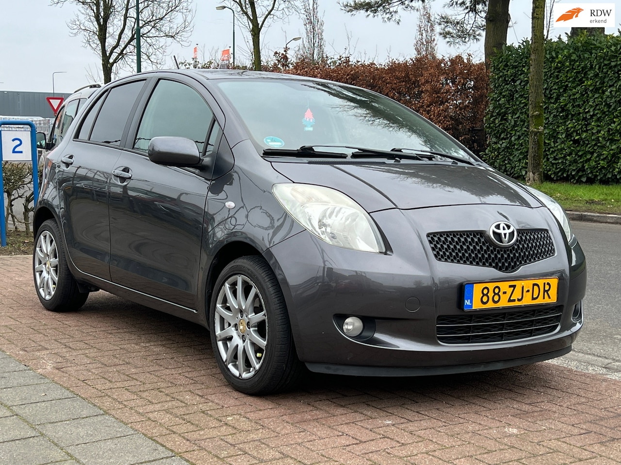 Toyota Yaris - 1.3 VVTi *LEDER|AIRCO|5DRS - AutoWereld.nl