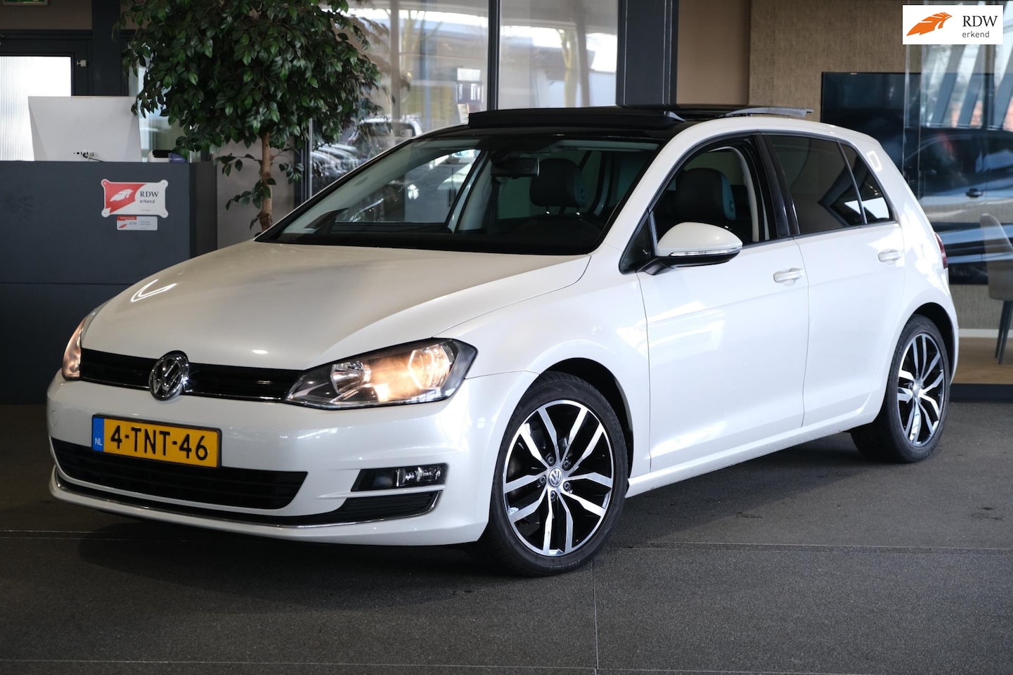 Volkswagen Golf - 1.4 TSI ACT Highline Pano Navi Trek Cruise Led Dynaudio - AutoWereld.nl