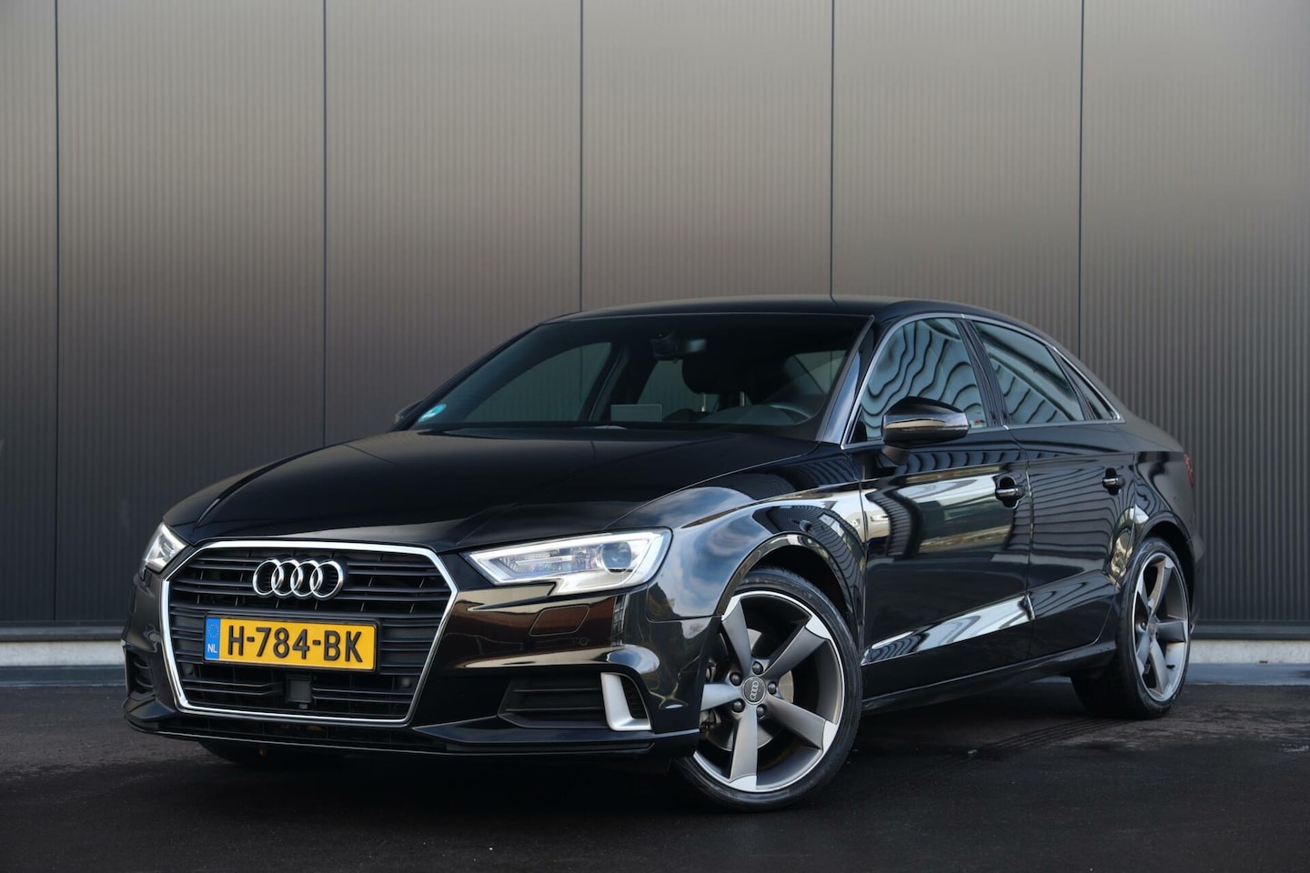 Audi A3 Limousine - 35 TDI 150pk Automaat Pro Line Plus Clima Cruise Stoelverwarming Trekhaak - AutoWereld.nl