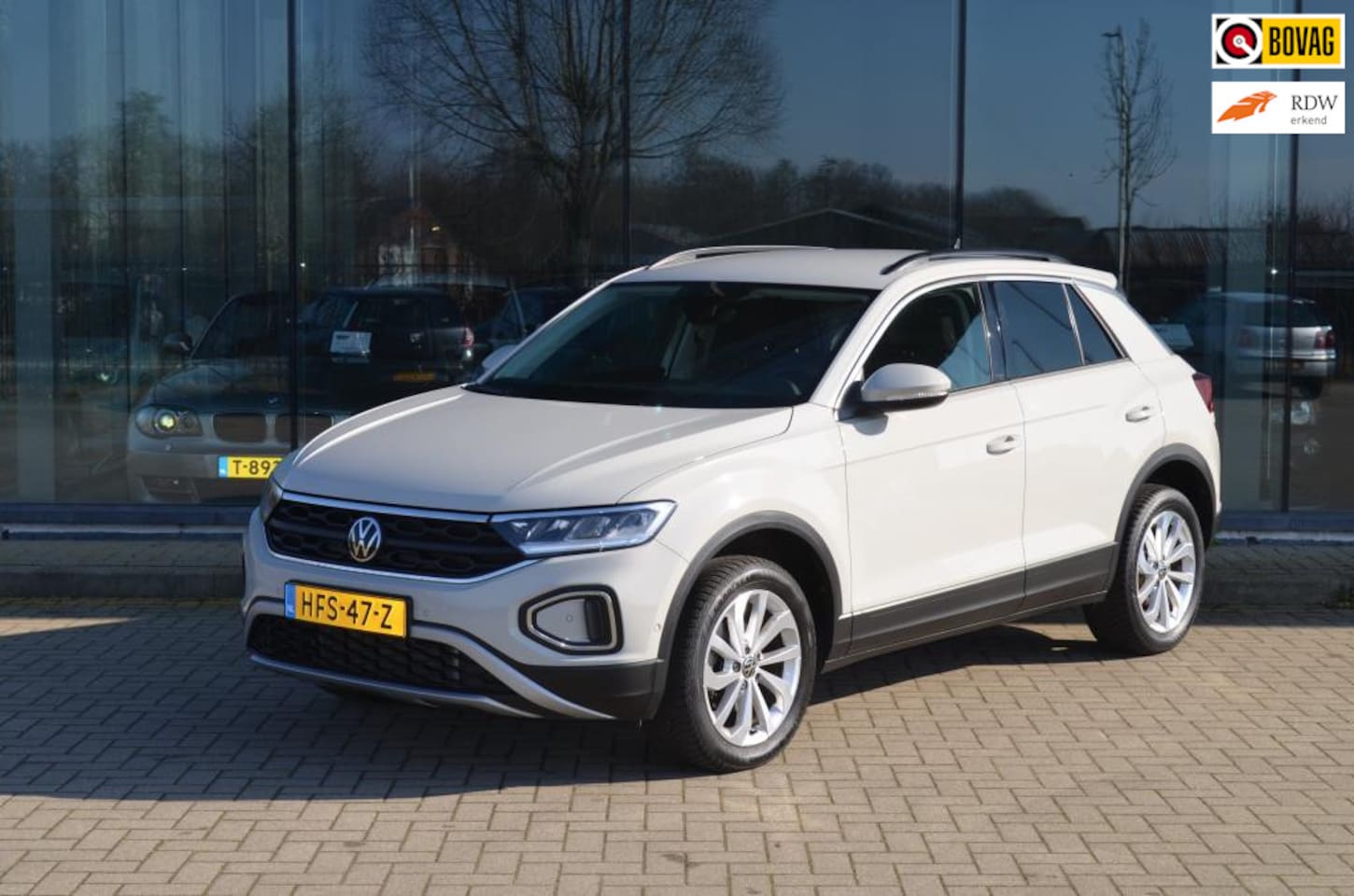 Volkswagen T-Roc - 1.5 TSI Life | Trekhaak | Navigatie | Automaat | Apple carplay - AutoWereld.nl