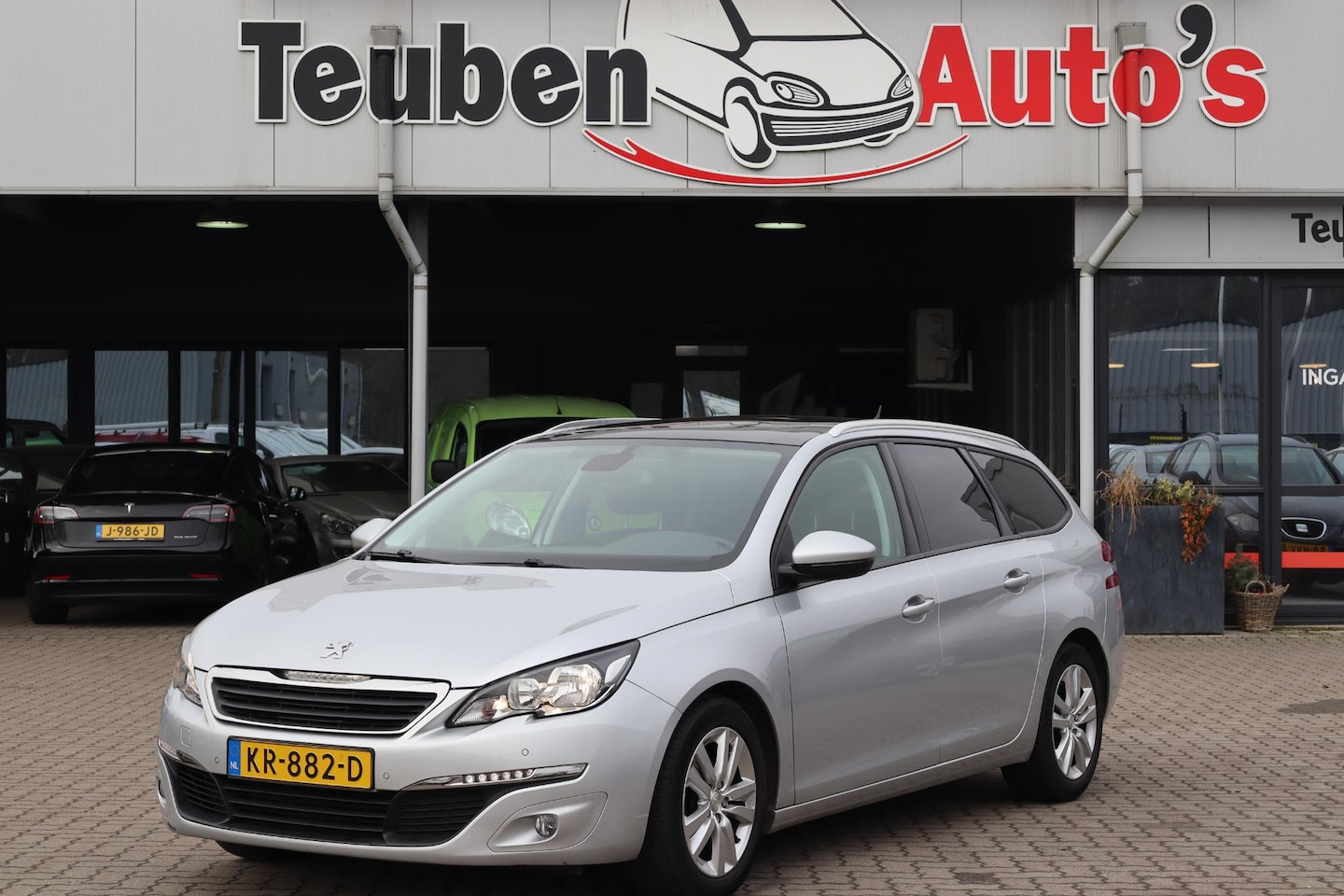 Peugeot 308 SW - 1.6 BlueHDI Blue Lease Executive Panoramadak, Navigatie, Cruise control, Elektrische ramen - AutoWereld.nl