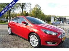 Ford Focus - 125pk Titanium Ecc CrC Parkassist Navi 17i lmv Trekhaak nwe distributie