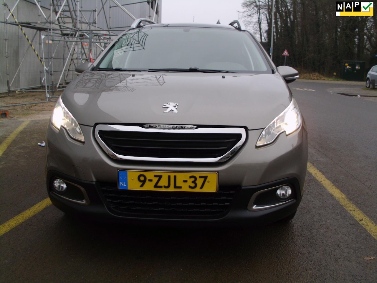 Peugeot 2008 - 1.2 PureTech Active met navi camera automaat - AutoWereld.nl