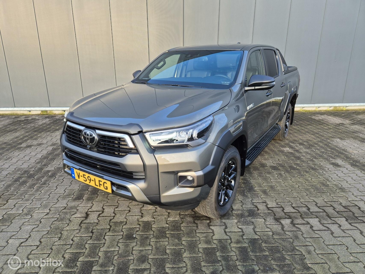 Toyota HiLux - 2.8 D-4D Double Cab Invincible 3500kg BPM vrij Org. el rollcover - AutoWereld.nl