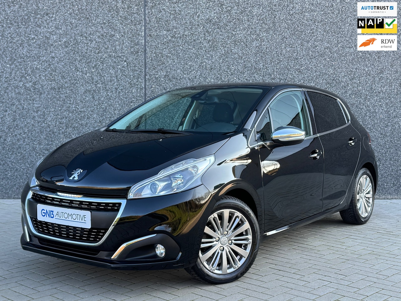 Peugeot 208 - Allure 1.2 PureTech | DAB | Nieuwe distributie | NAVI | Parkeersensor | Carplay |Airco | 2 - AutoWereld.nl