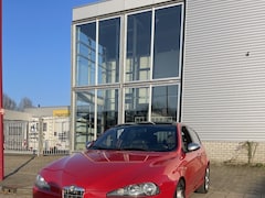 Alfa Romeo 147 - 1.6 TS Blackline II | leder | airco | 5DR | Bluetooth |