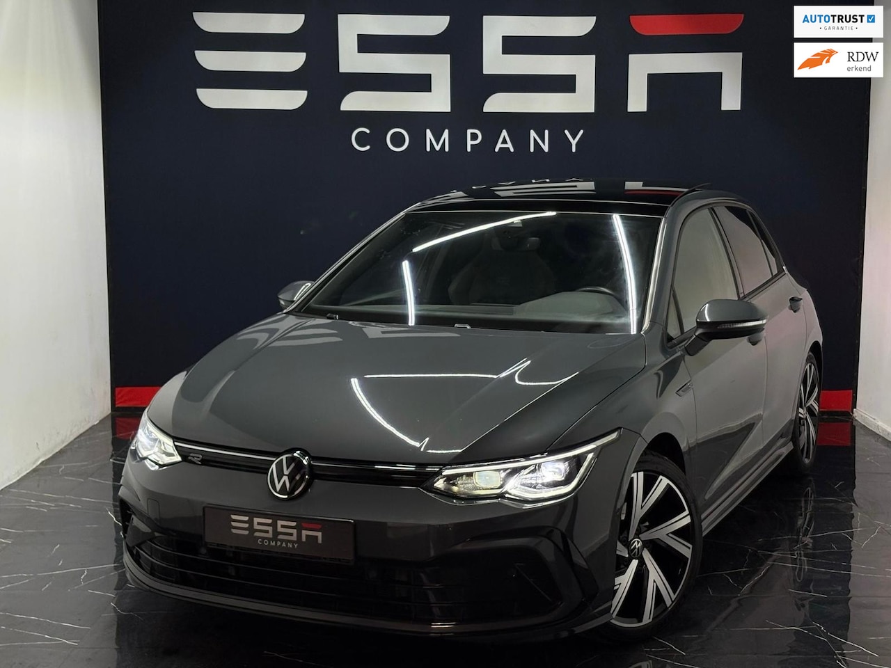 Volkswagen Golf - 1.5 eTSI R-Line Pano Keyless Camera CarPlay - AutoWereld.nl