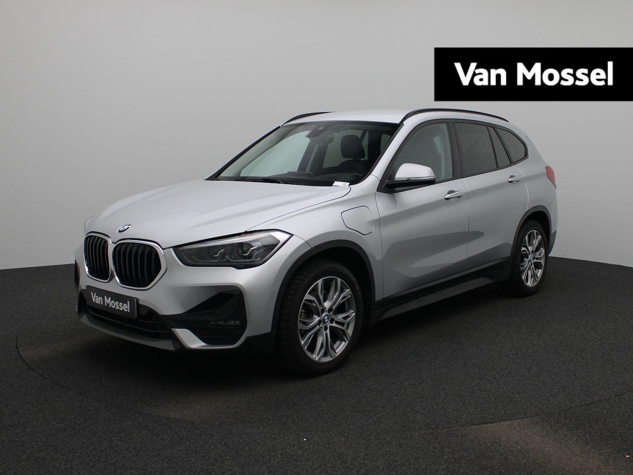 BMW X1 - xDrive25e Executive | Lederen Bekleding  | LED Verlichting | Navigatie | Head Up Display | - AutoWereld.nl