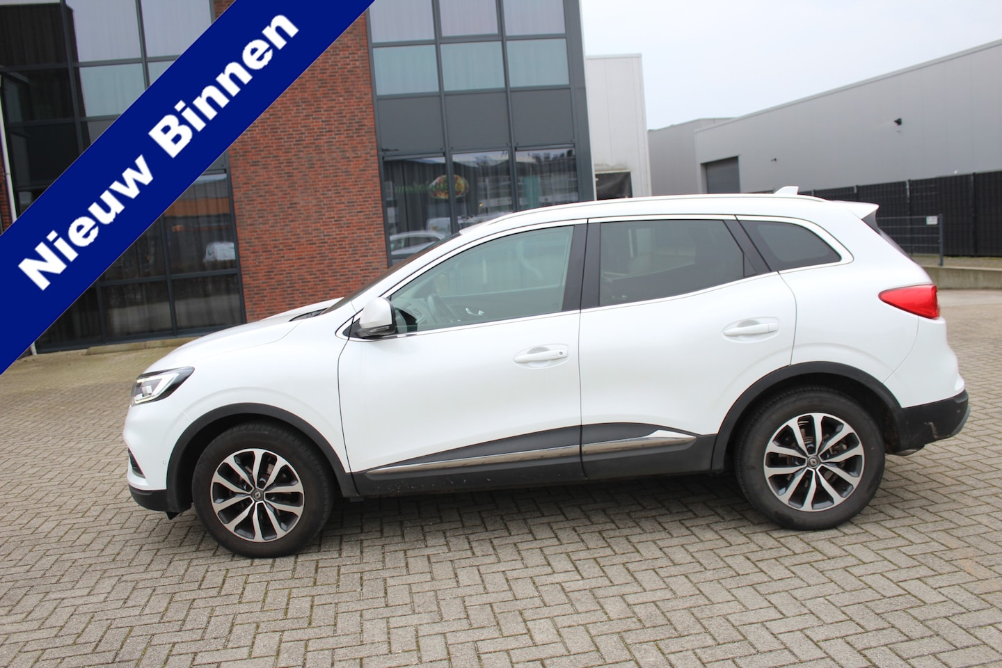 Renault Kadjar - 1.3 TCe Intens Clima-Cruise-Navi-Camera-Trekhaak - AutoWereld.nl