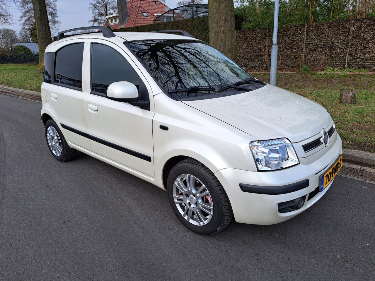 Fiat Panda - 1.2 Sempre *parelmoer, navigatie, airco, zeer speciaal* - AutoWereld.nl