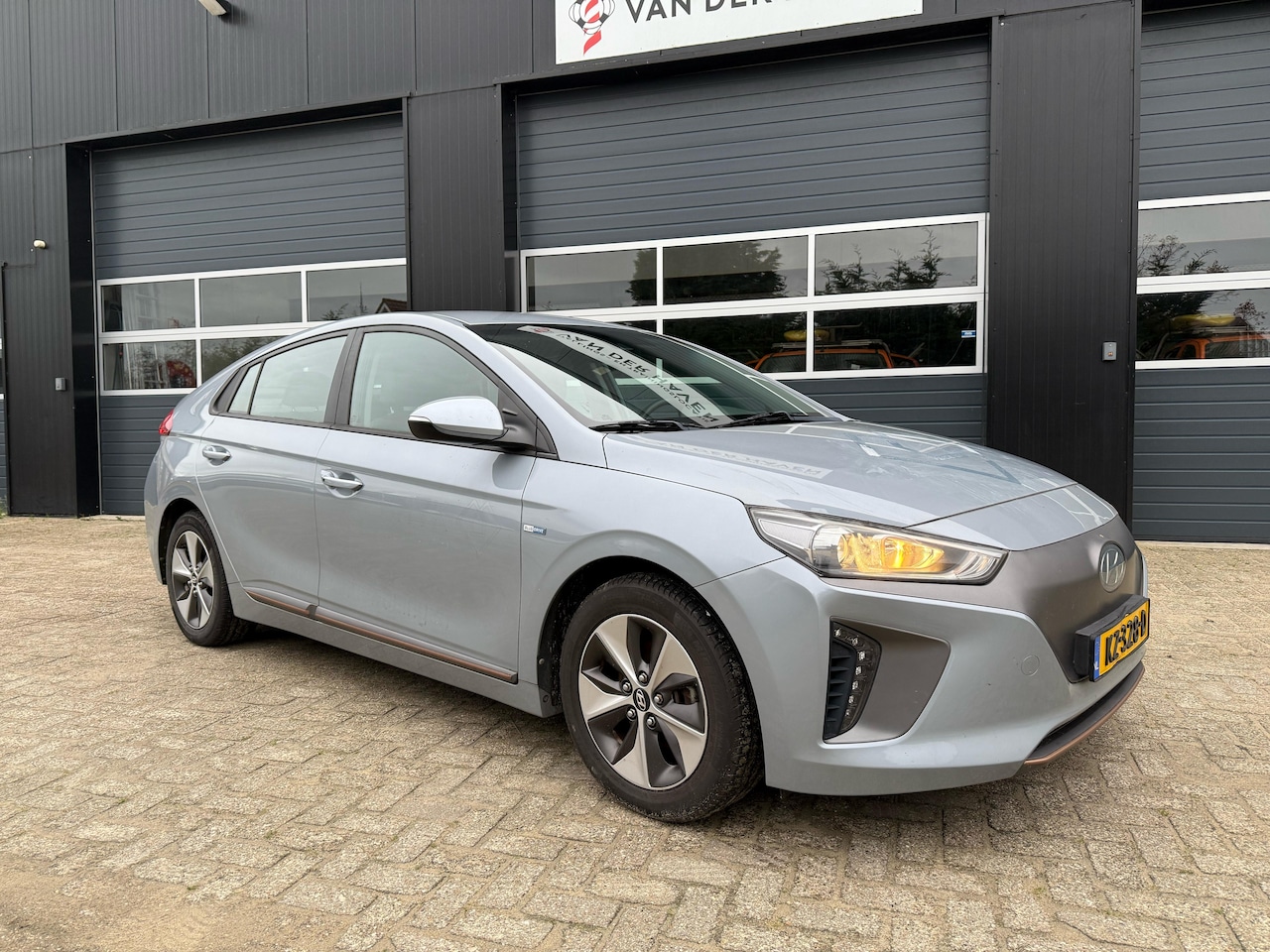 Hyundai IONIQ - Comfort EV BTW aftrekbaar, Leder - AutoWereld.nl