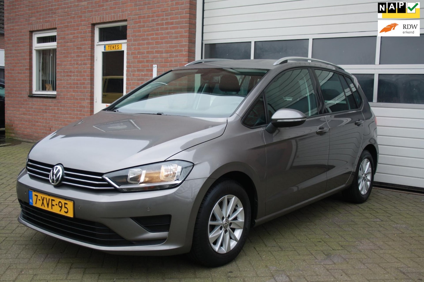 Volkswagen Golf Sportsvan - 1.4 TSI Highline Nederlandse auto, nap, parkeer sensoren voor en achter. - AutoWereld.nl