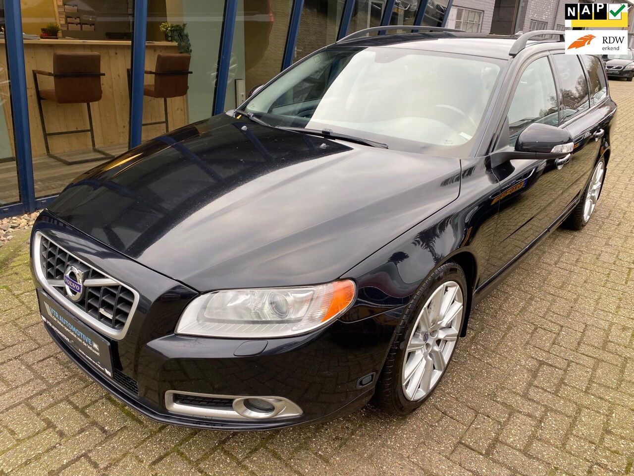 Volvo V70 - 2.5FT R-Design 230PK LEER / XENON / PDC / ECC - AutoWereld.nl