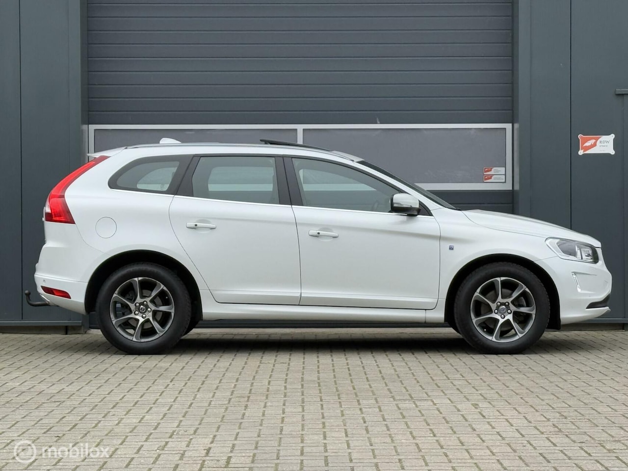 Volvo XC60 - 2.0 D4 FWD Summum Ocean Race Geartronic-8 /Sensus/Intellisafe/Panoramadak/Camera/Adap crui - AutoWereld.nl