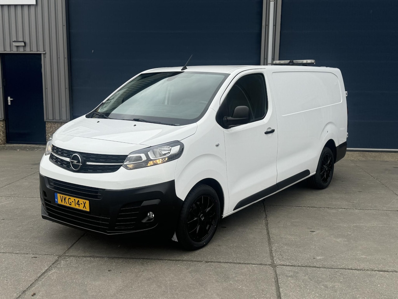 Opel Vivaro - 1.5 CDTI L2H1 Edition L3H1 / AIRCO / CRUISE CONTROLE / NAVI / ZWAAILAMP / LEER - AutoWereld.nl