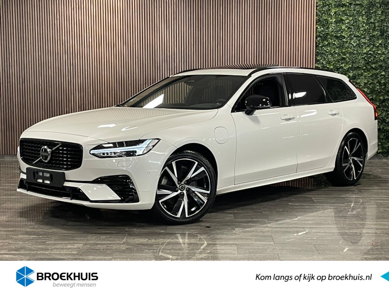 Volvo V90 - T6 AWD Recharge Plus Dark Long Range | Trekhaak | 360° Camera | All Season banden | Crysta - AutoWereld.nl