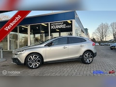 Volvo V40 Cross Country - 1.5 T3 Summum