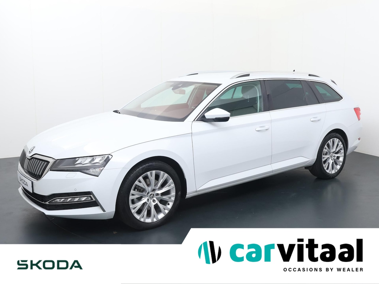 Skoda Superb Combi - 1.4 TSI iV Business Edition Plus | 218 PK | Lichtmetalen velgen 18"| El. achterklep | Cant - AutoWereld.nl