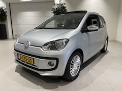 Volkswagen Up! - 1.0 high up BlueMotion 75 PK | Panoramadak | Parkeersensoren Achter | Cruise Control | Lic