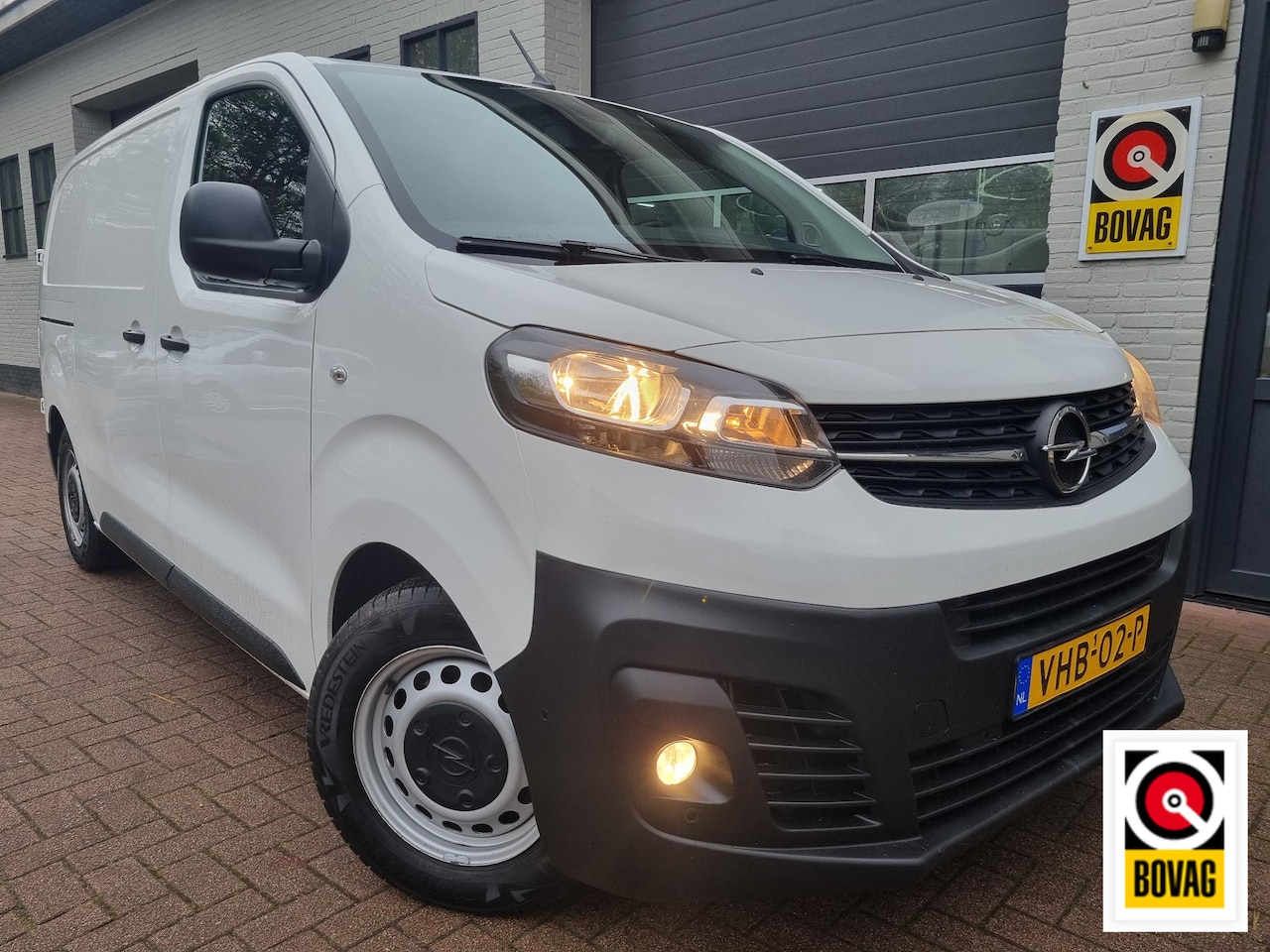 Opel Vivaro - 2.0 CDTI L2H1 Edition Automaat NAVI / CAMERA / CRUISE / TREKHAAK - AutoWereld.nl