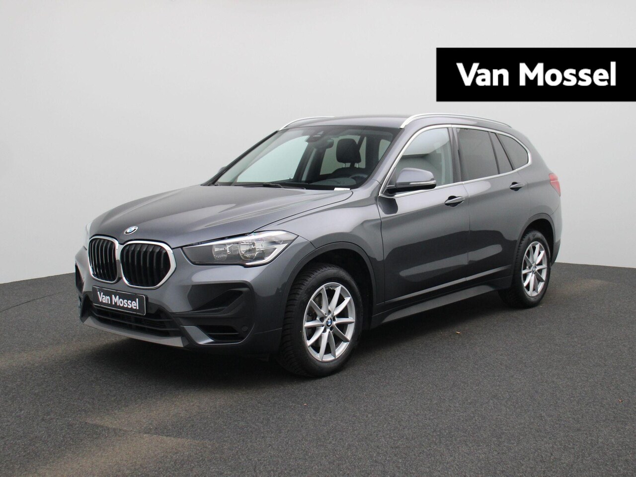 BMW X1 - sDrive18i Executive | Keyless Start / Entry | Navigatie | DAB Radio | Stoelverwarming | Cr - AutoWereld.nl