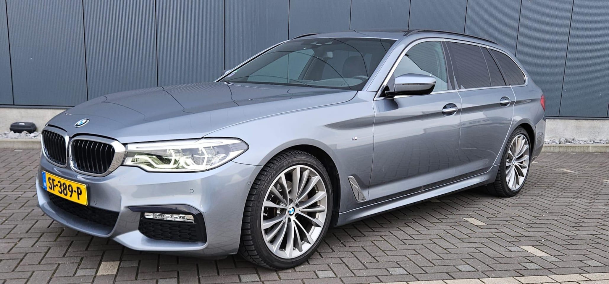 BMW 5-serie Touring - 520i High Executive Trekhaak / Panorama dak / lederen bekleding - AutoWereld.nl