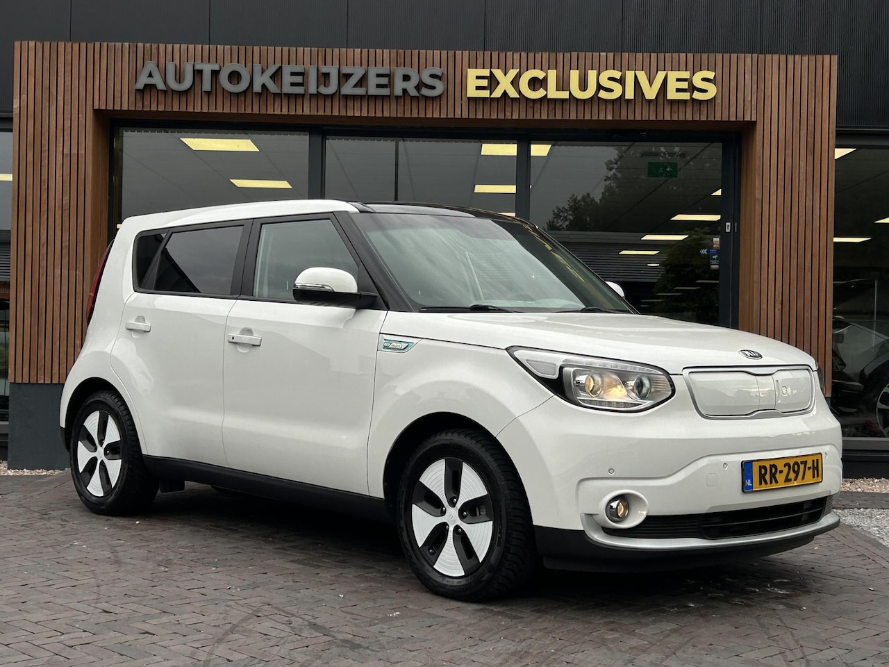 Kia e-Soul - EV ExecutivePlusLine 27 kWh Panoramadak Leer Cruise Stuurverw. DAB+ Stoelvent. - AutoWereld.nl