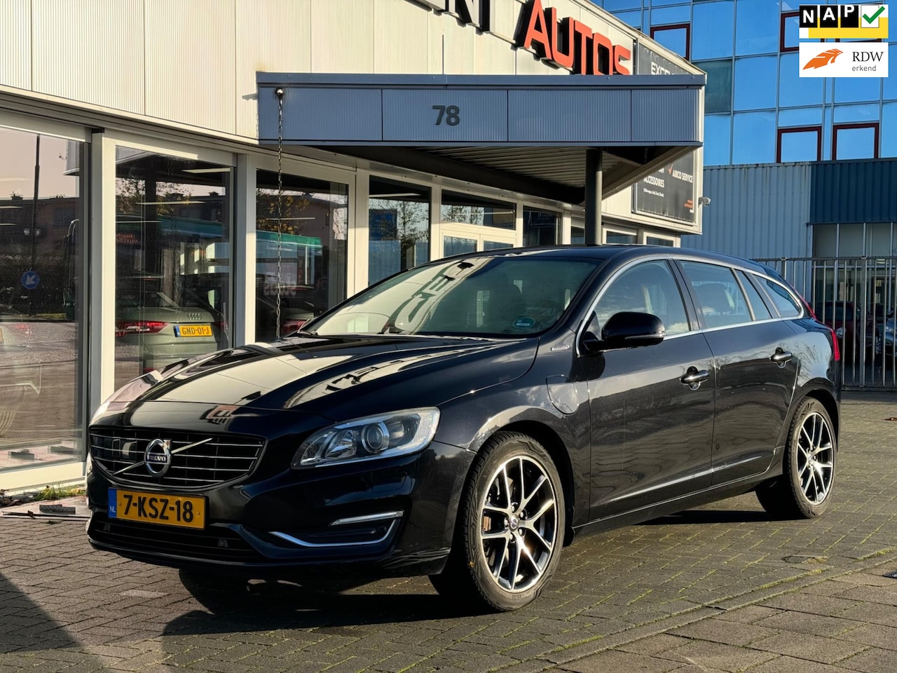 Volvo V60 - 2.4 D6 AWD Plug-In Hybrid Summum|Navigatie|Camera - AutoWereld.nl