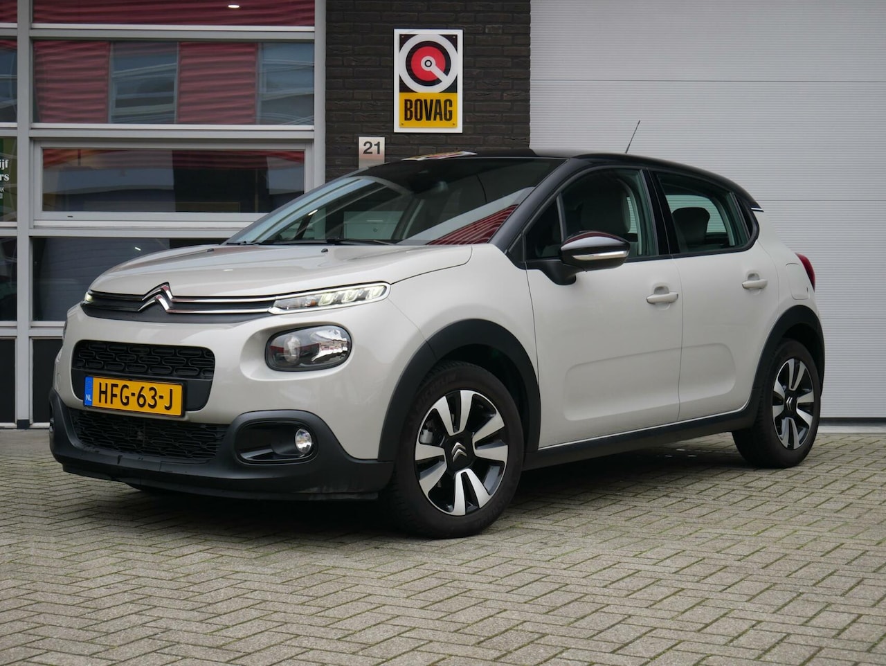 Citroën C3 - 1.2 PureTech Shine Navi| Camera - AutoWereld.nl