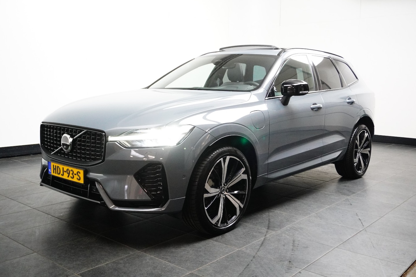 Volvo XC60 - 2.0 T6 Plug-in hybrid AWD Plus Bright - AutoWereld.nl