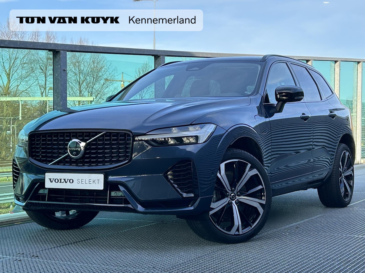 Volvo XC60 - 2.0 T8 Plug-in hybrid AWD Ultimate Dark Luchtvering, Bower & Wilkens Premium Audio systeem - AutoWereld.nl