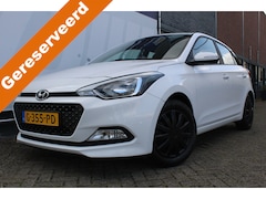 Hyundai i20 - 1.2 HP i-Motion Comfort Navigatie l Parkeercamera l Cruise controll l Trekhaak