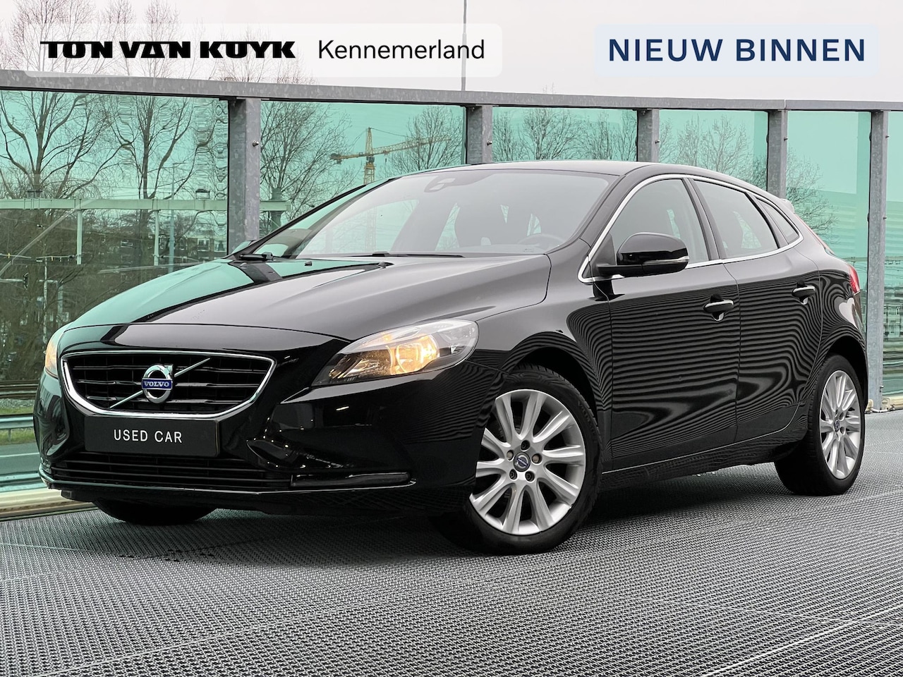 Volvo V40 - 2.0 T3 Momentum Navigatie, Trekhaak, Volledig dealer onderhouden, Park assist, 17 inch wie - AutoWereld.nl