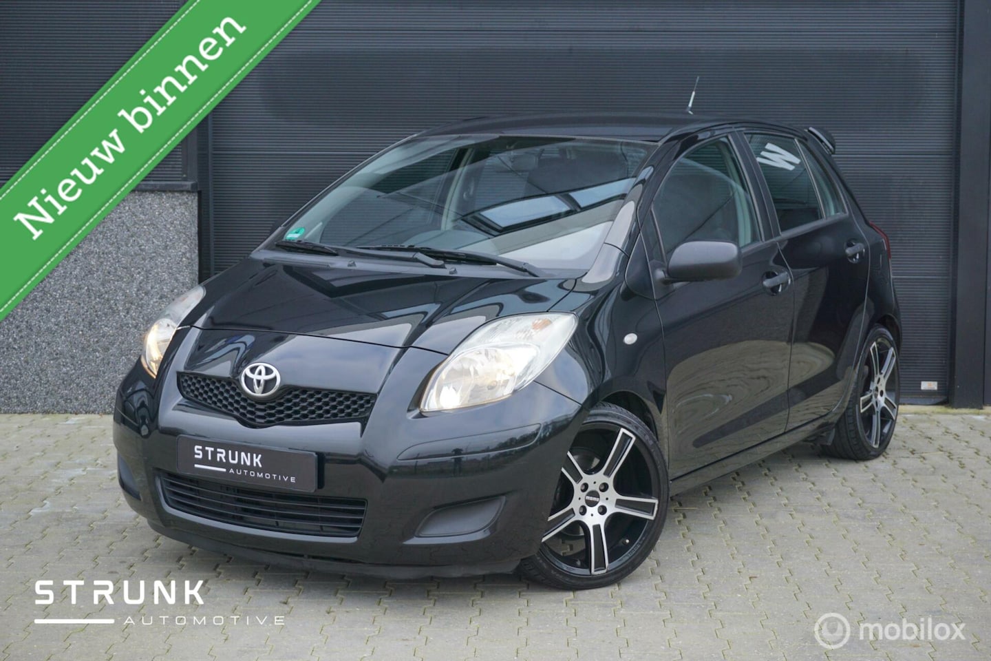 Toyota Yaris - 1.3 VVTi Sport 101 PK 5DRS 6 BAK AIRCO LMV - AutoWereld.nl