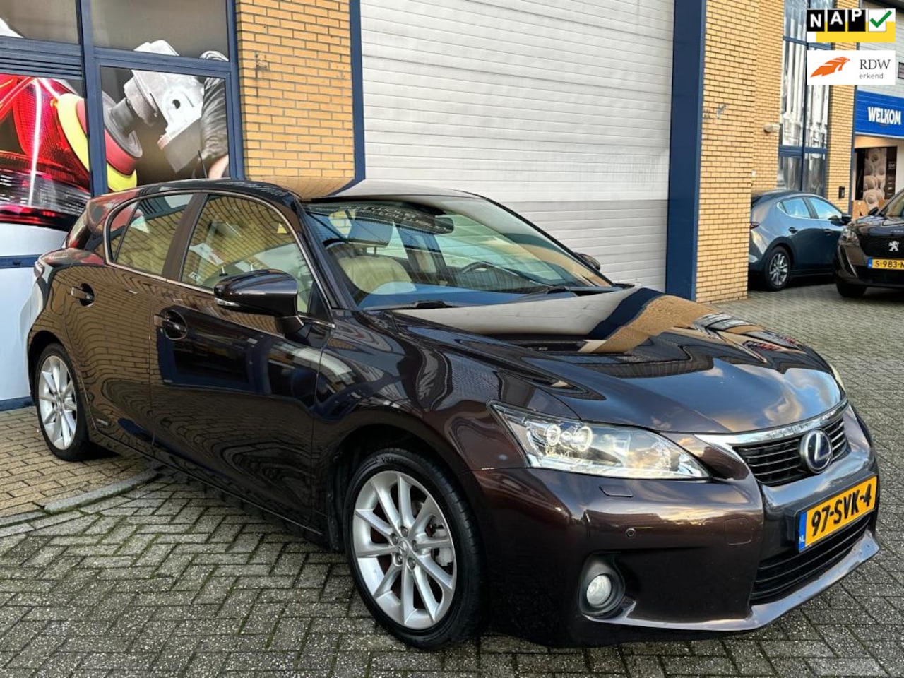 Lexus CT 200h - Hybrid, climat control, PDC, NAP, lichtmetaal, APK, navigatie, leder, hybrid, automaat, in - AutoWereld.nl