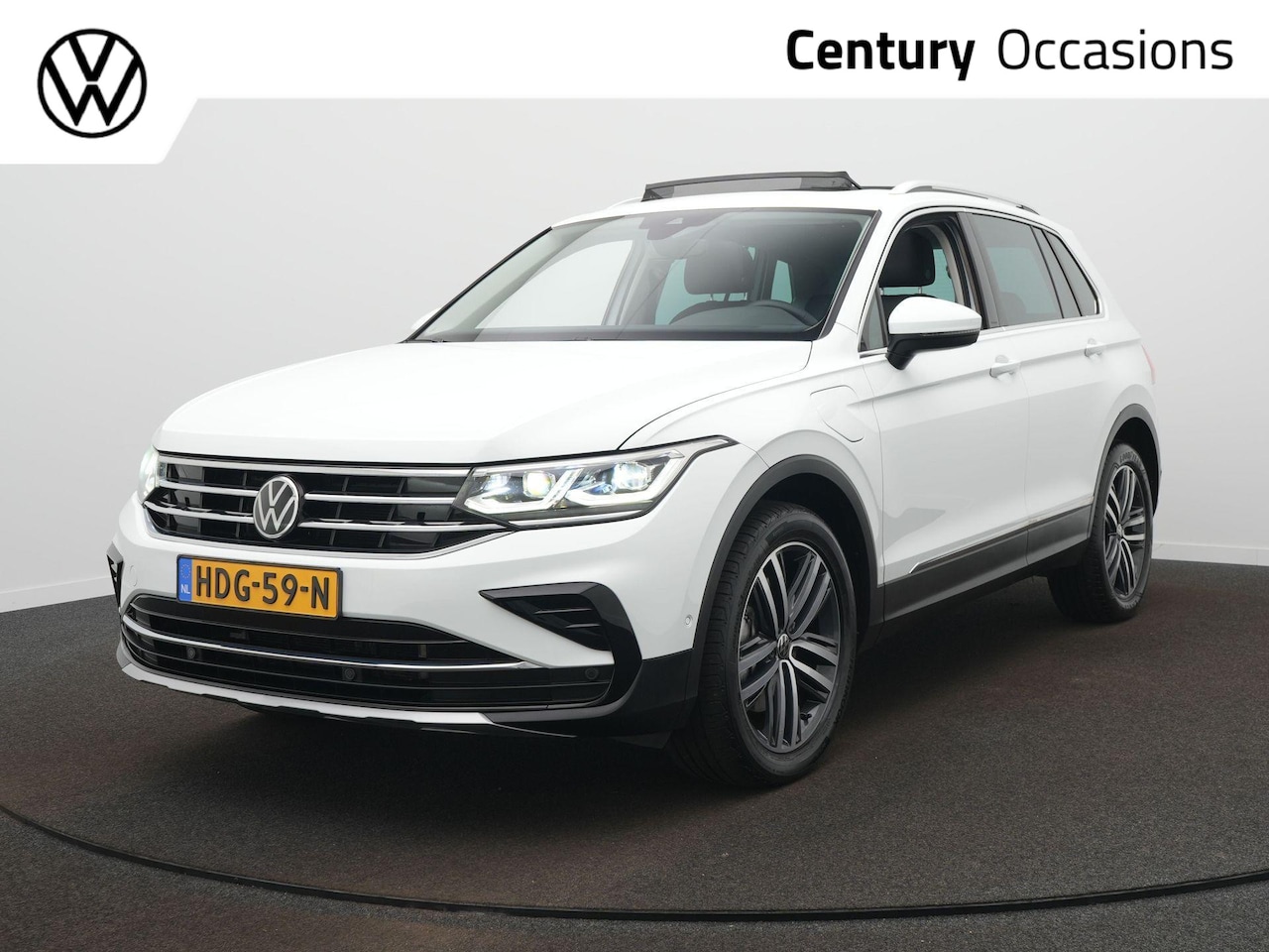 Volkswagen Tiguan - 1.4 TSI eHybrid Life Business+ / Panoramadak / IQ-Light / Camera / - AutoWereld.nl