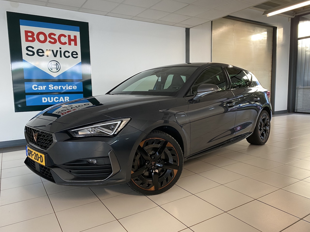 CUPRA Leon - 1.4 e-Hybrid VZ performance Panoramdak / Stuurverwarming /stoelverwarming / sfeerverlichti - AutoWereld.nl